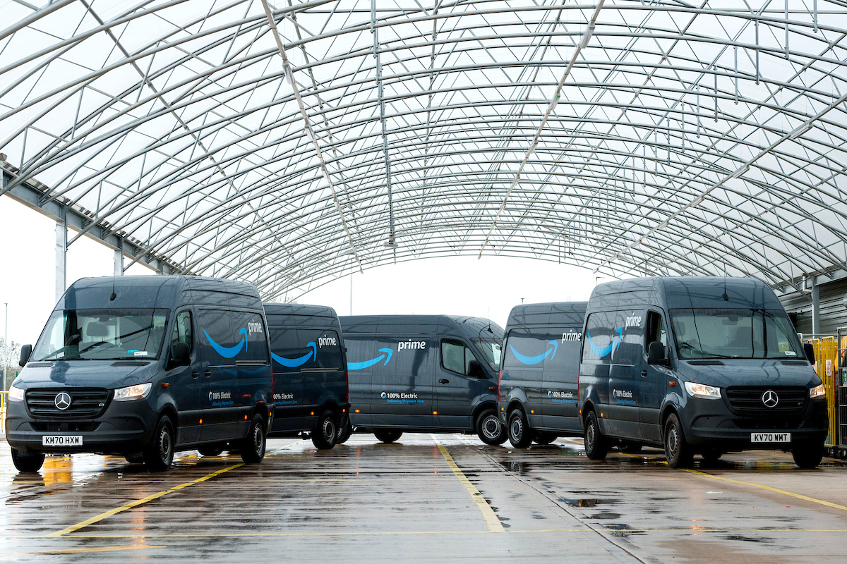 Camionnettes électriques Amazon utilisées pour les livraisons